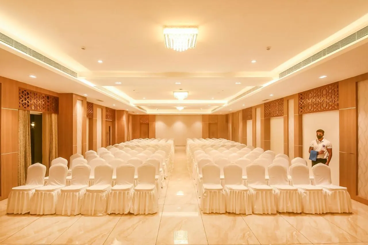 Emerald Clarks Inn Suites Maisúr 4*,