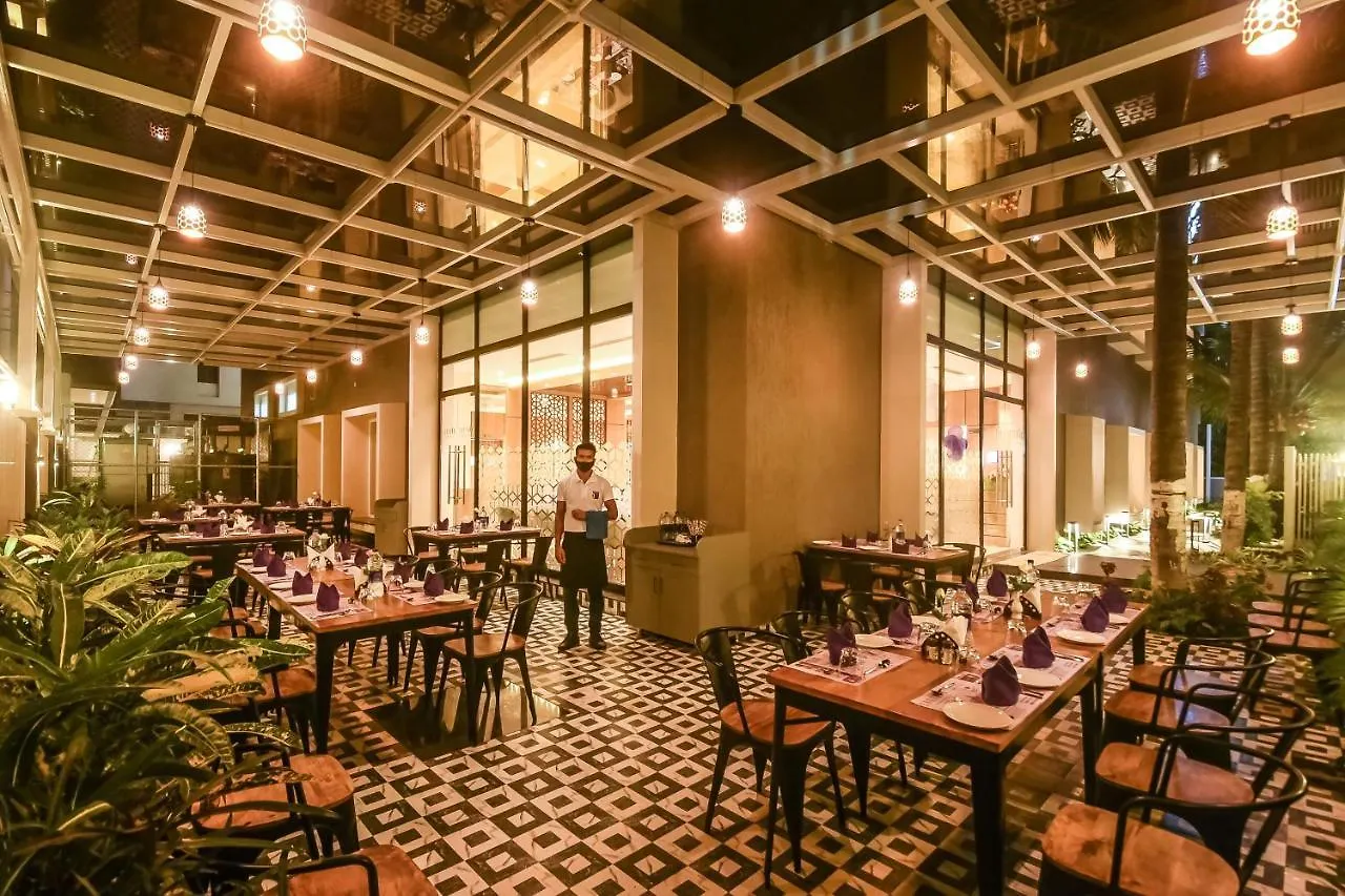 Hotel Emerald Clarks Inn Suites Mysore